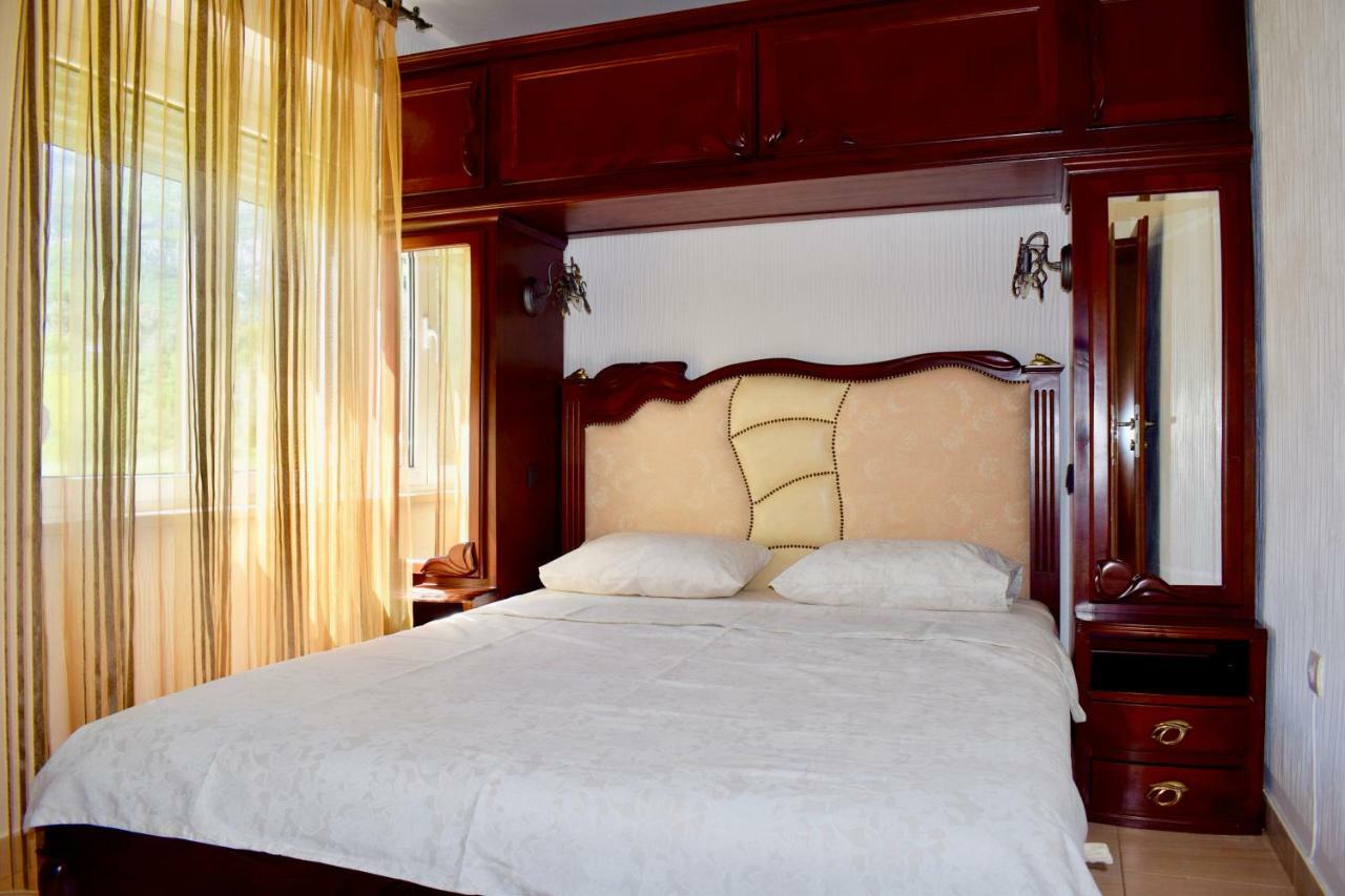 Villa Dolphin Apartments Petrovac Extérieur photo